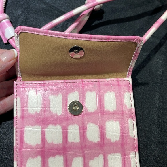 VINCE CAMUTO Leather “Desra” Crossbody Wallet, Pink and White - Picture 4 of 8